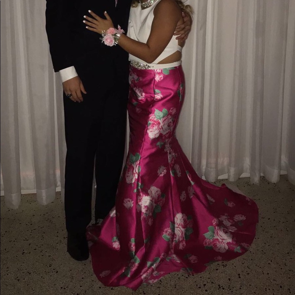 Dress -Prom - Picture 2 of 5